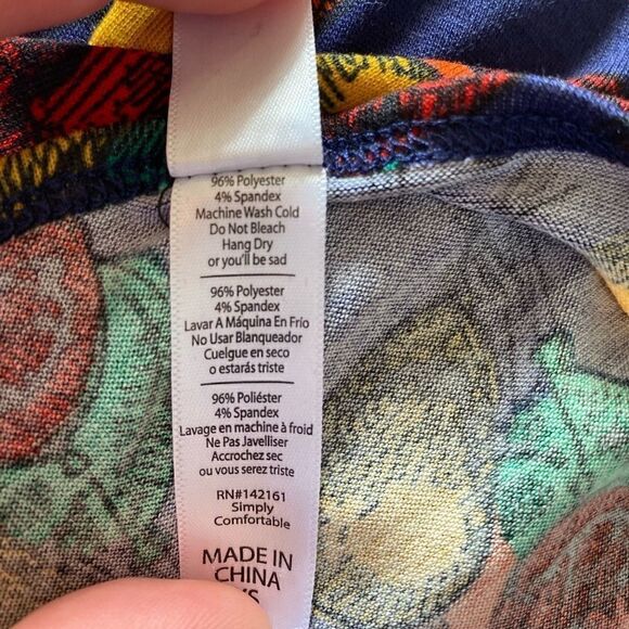 NWT LulaRoe Women’s Classic T Shirt in Size XS Balloons - Picture 2 of 5